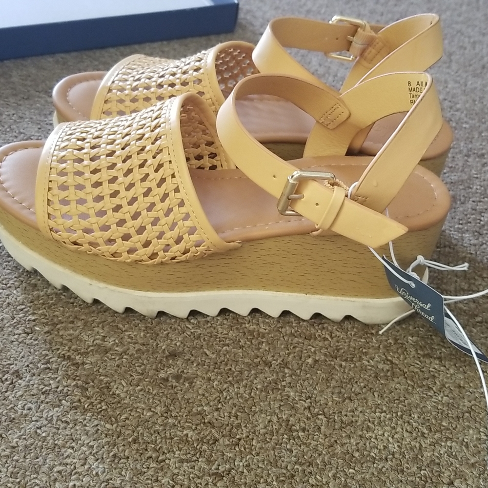 Sandals - Picture 2 of 4